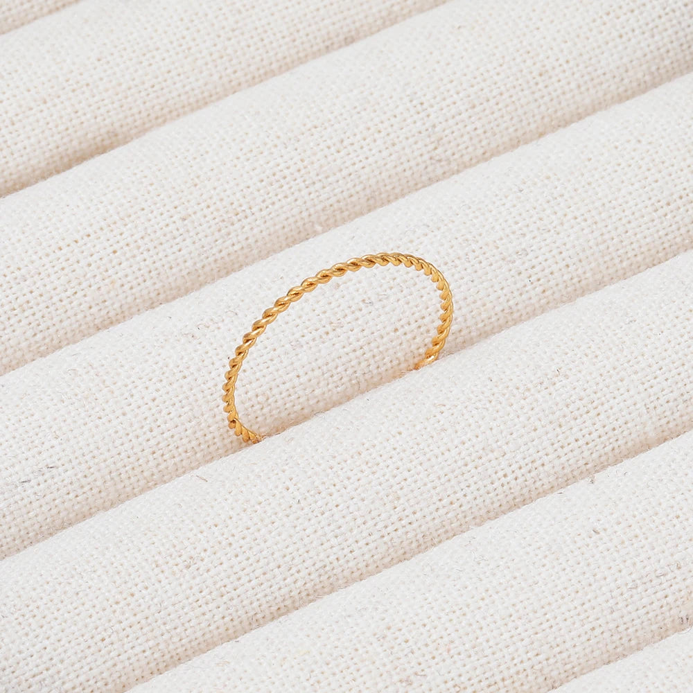 The Arlo Twist Ring