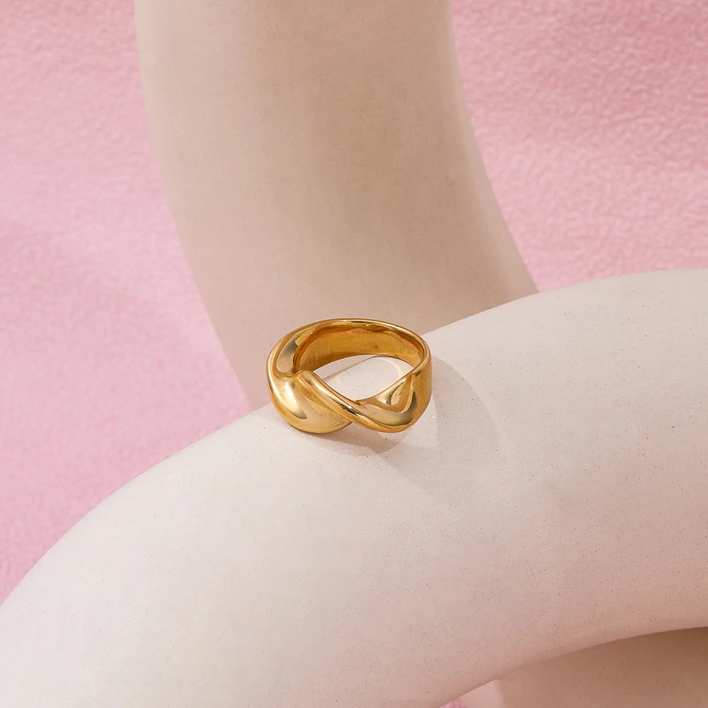 The Aurelia Twist Ring