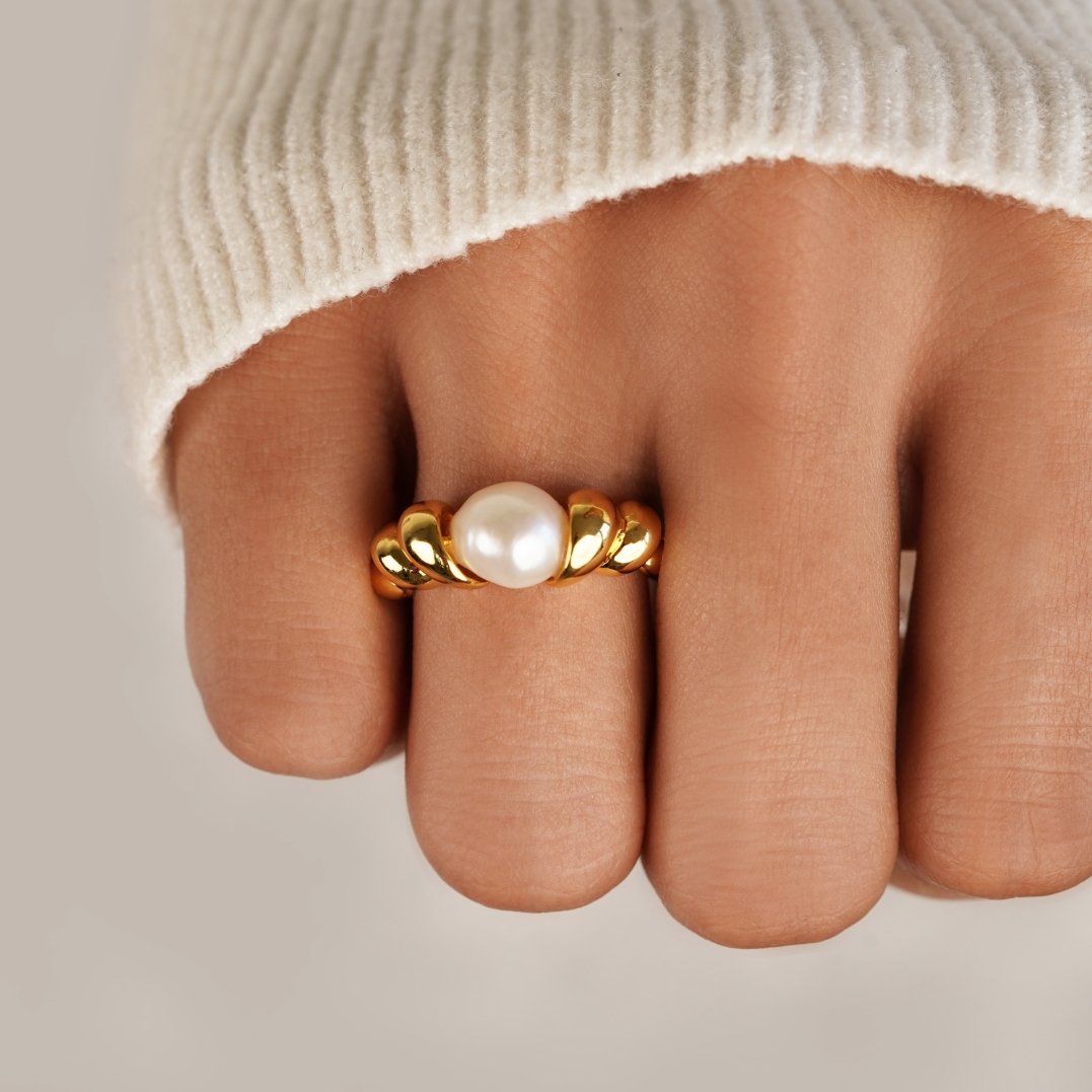 Dana Twisted Pearl Ring (US 7)